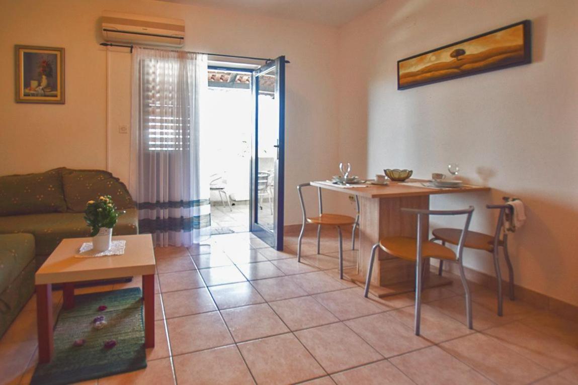 Apartments Derado Supetar Zewnętrze zdjęcie