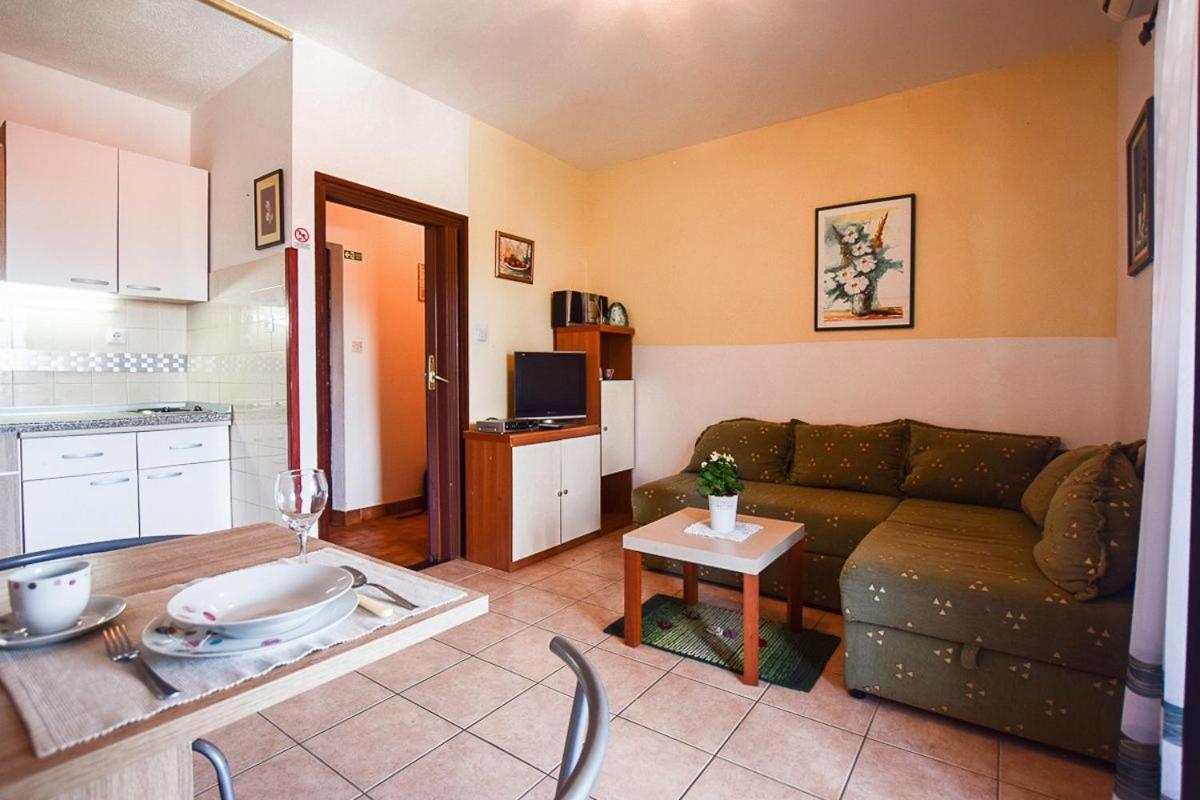 Apartments Derado Supetar Zewnętrze zdjęcie